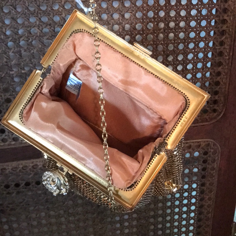1950's Vintage Whiting and Davis Gold Tone Clutch - Picture 4 of 10
